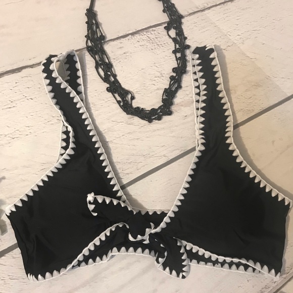 👙Black bikini with White Trim - Picture 3 of 6